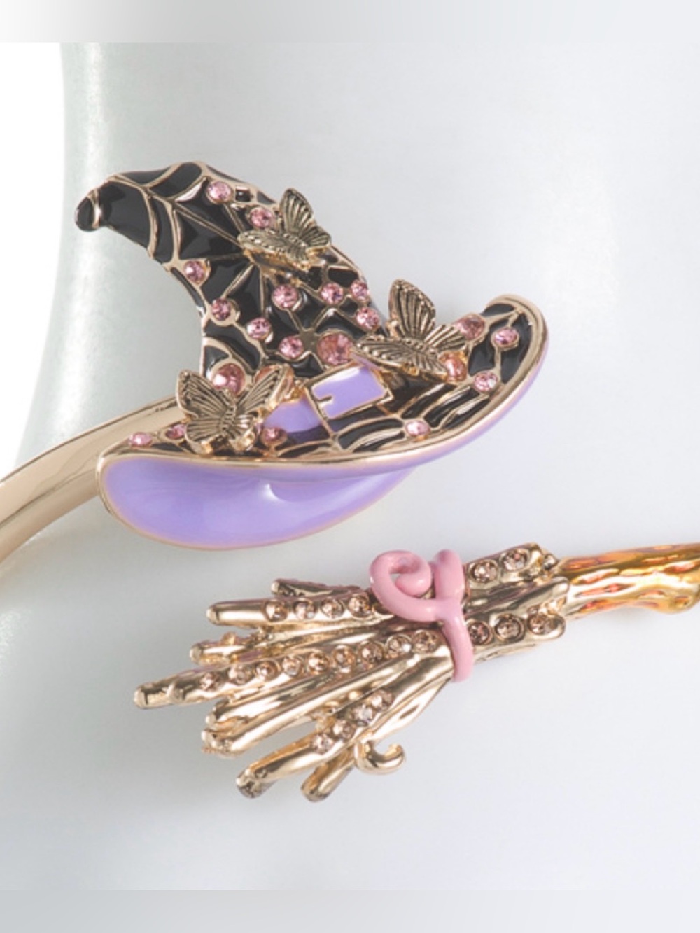 🩶BETSEY JOHNSON GOLD WITCHY BYPASS BRACELET - NWT🩶